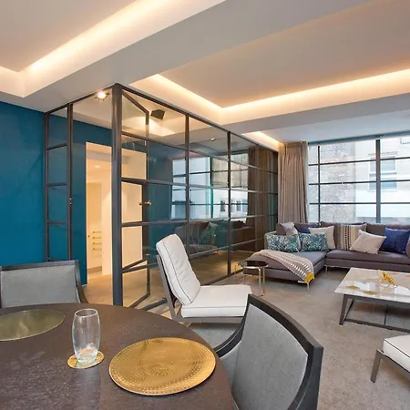 Luxury Royalty Mews Apartment *