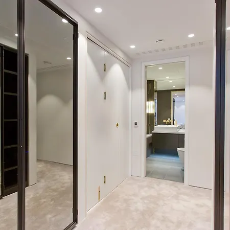 Luxury Royalty Mews Apartment London