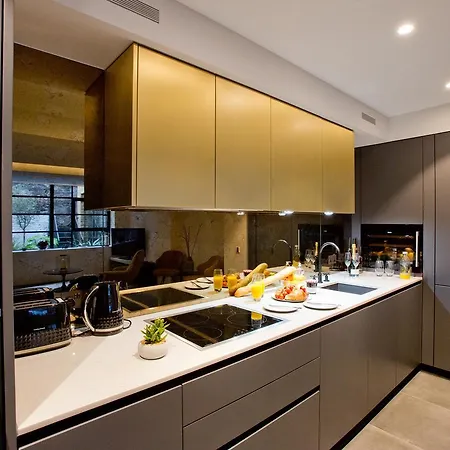 Luxury Royalty Mews Apartment *
