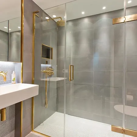 Luxury Royalty Mews Apartment *