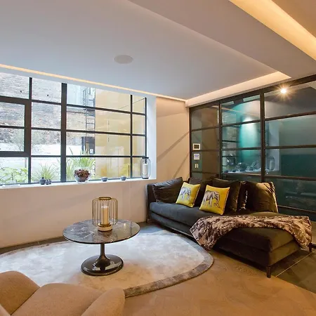 Apartment Luxury Royalty Mews London