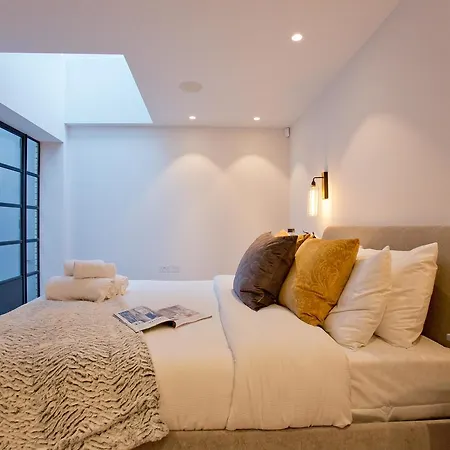Apartment Luxury Royalty Mews London