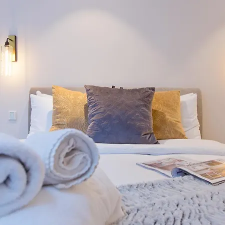 Luxury Royalty Mews *