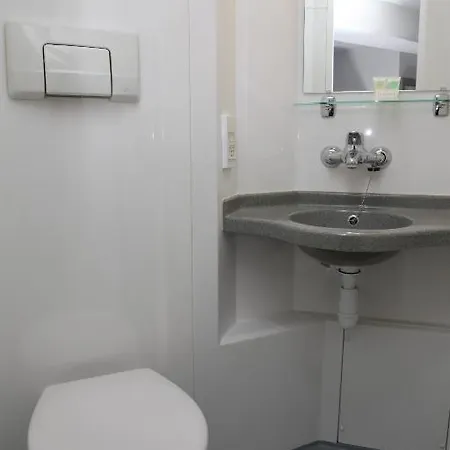The Omega Hotel Londra