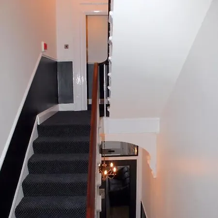 Hotel The Omega London