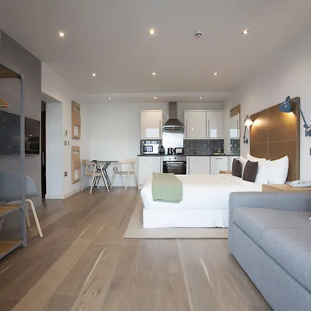 Adagio London 4* ברנטפורד
