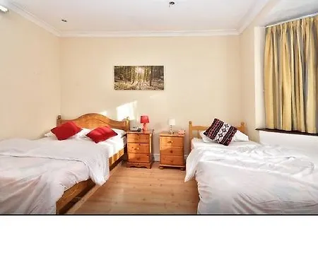بيت ضيافة Vallance Road House لندن