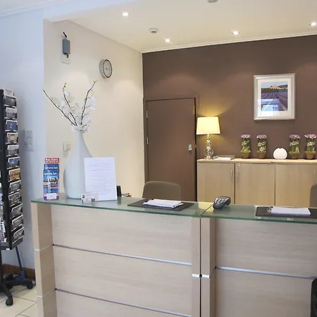 Alhambra Hotel 2*