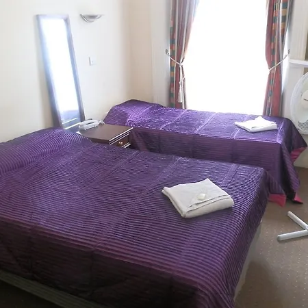Mandalay Picton House Hotel 2*