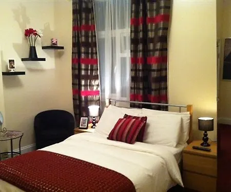 Oyo Lifestyle Golden Guest house London