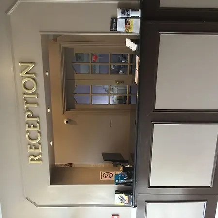 Oyo Bostons Manor Hotel, Hanwell London Hotel