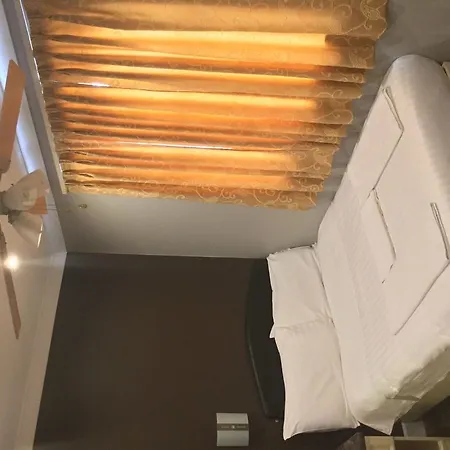 Oyo Bostons Manor Hotel, Hanwell London 3*