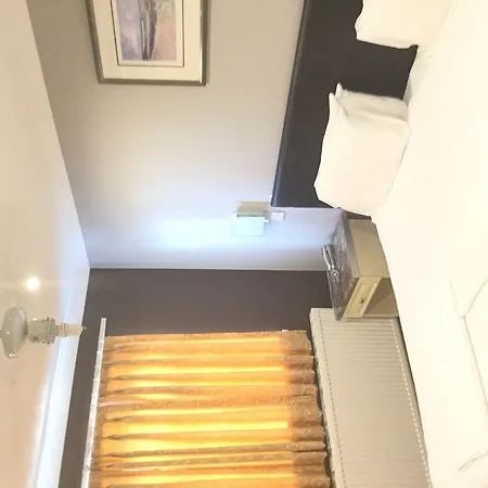 Hotel Oyo Bostons Manor Hotel, Hanwell London 3*