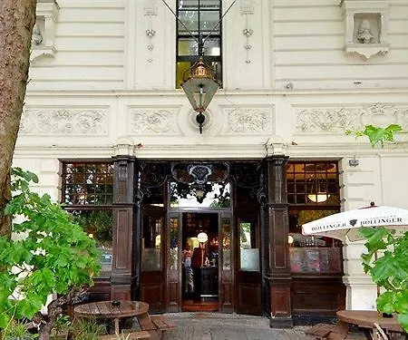 Hotel The Warrington London