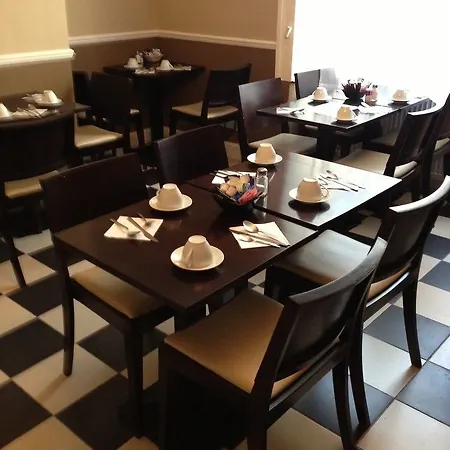 The Crescent Hyde Park 4*