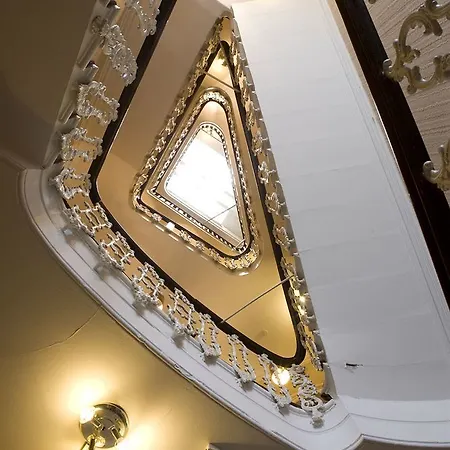 The Crescent Hyde Park Otel