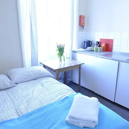 Regents Court Apartment *