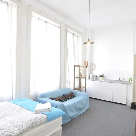 Regents Court Apartment *