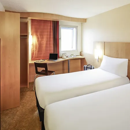 Ibis Greenwich Hotel 3*