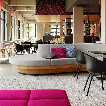 Hotel Moxy Excel