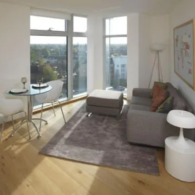Go Native Stratford East Apartment *