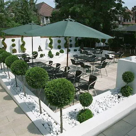 Raglan Hotel