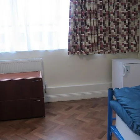 Western Northfields Ealing 3*
