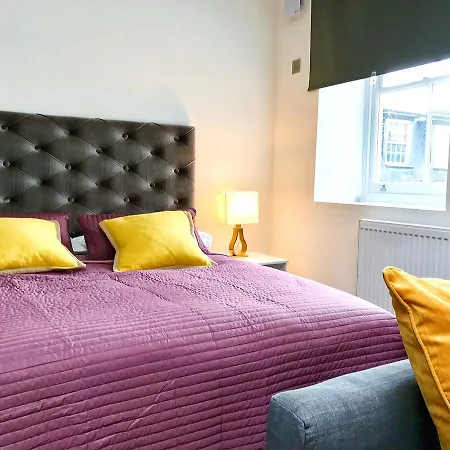 Harrow Apartment *
