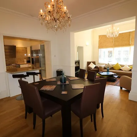 Knightsbridge Apartment *