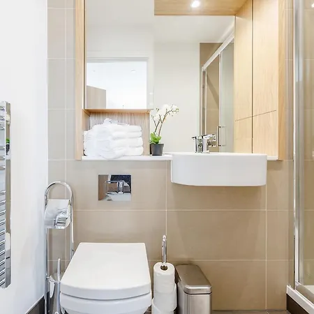 Luxury Stratford Apartment London