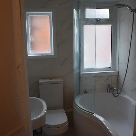 Apartment 4 Bedroom & 2 Bedroom London