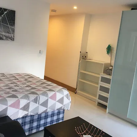 Churchway Apartment *
