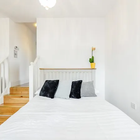 Eye Flats Apartment London