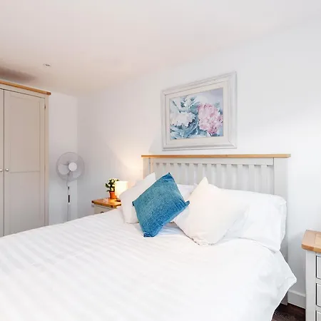 Eye Flats Apartment London