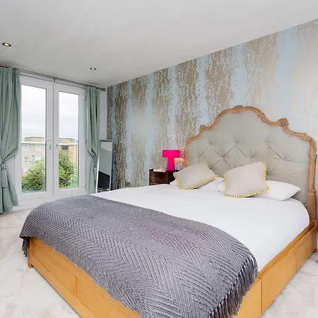 Veeve - Gladstone Delight * Wimbledon