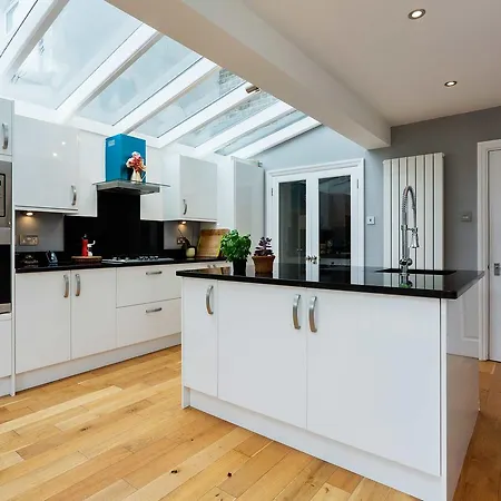 Veeve - Gladstone Delight * Wimbledon