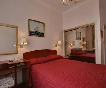 Hotel St George's 2*