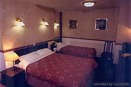 Four Stars 2*