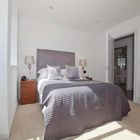 Apartment One White's Row