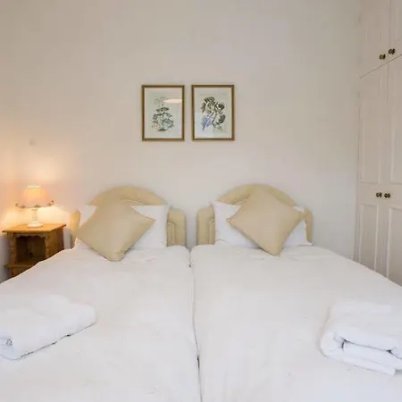 Отель Veeve House Ashlone Road Putney 4*