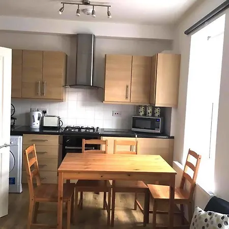 Edgware Road Apartment *