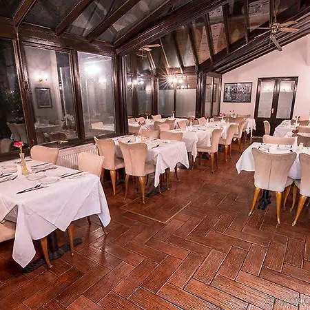 Harefield Manor Hotel 3*