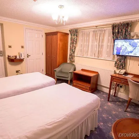Harefield Manor Hotel 3*