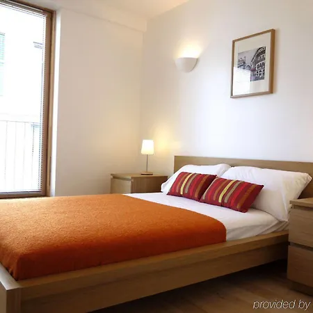 Beautiful 4-bedroom Flat In Bridge/borough! Apartment