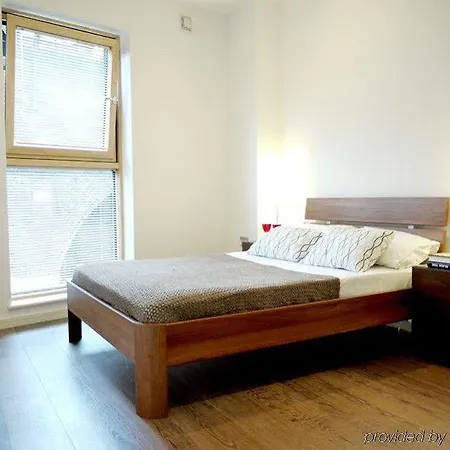 Beautiful 4-bedroom Flat In Bridge/borough!