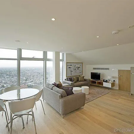 Go Native Stratford East Apartment *