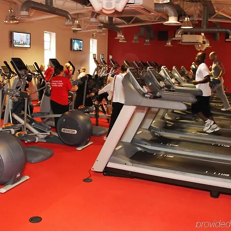 Oyo Lansdowne Hotel 2*