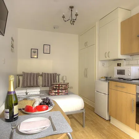 Apartment Short Low Budget Wembley