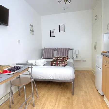 Apartment Short Low Budget Wembley
