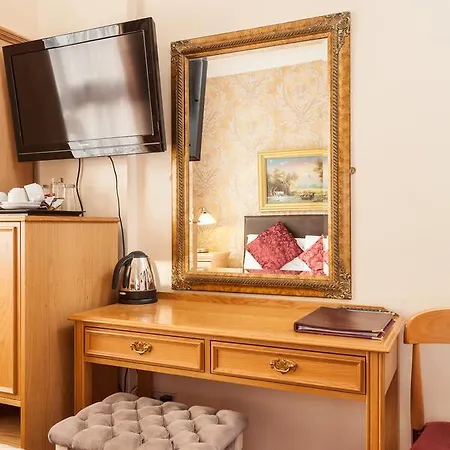 Roseview Alexandra Palace Hotel 3*